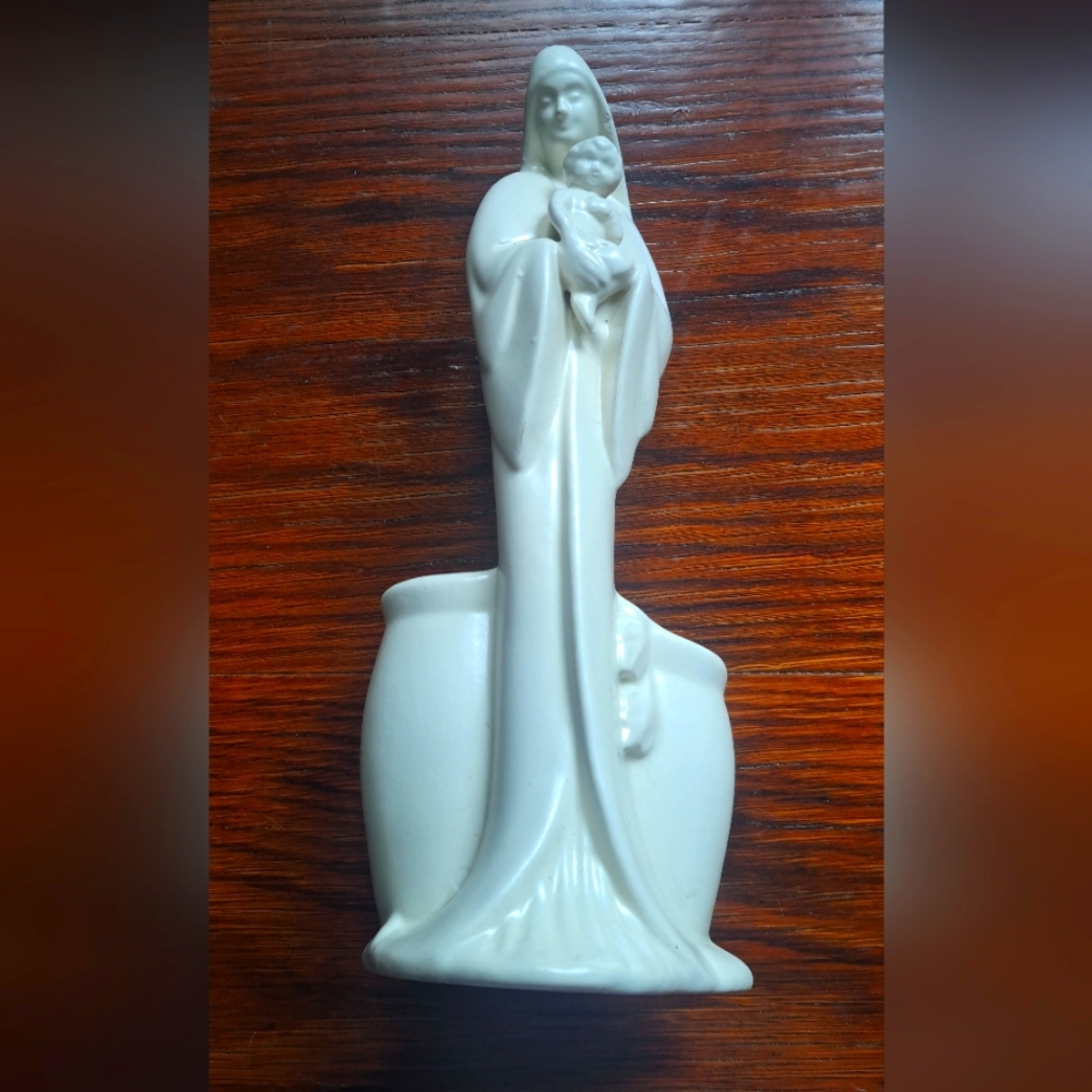 Haegar Madonna And Child Vintage Ceramic Vase. 11"  Great Condition